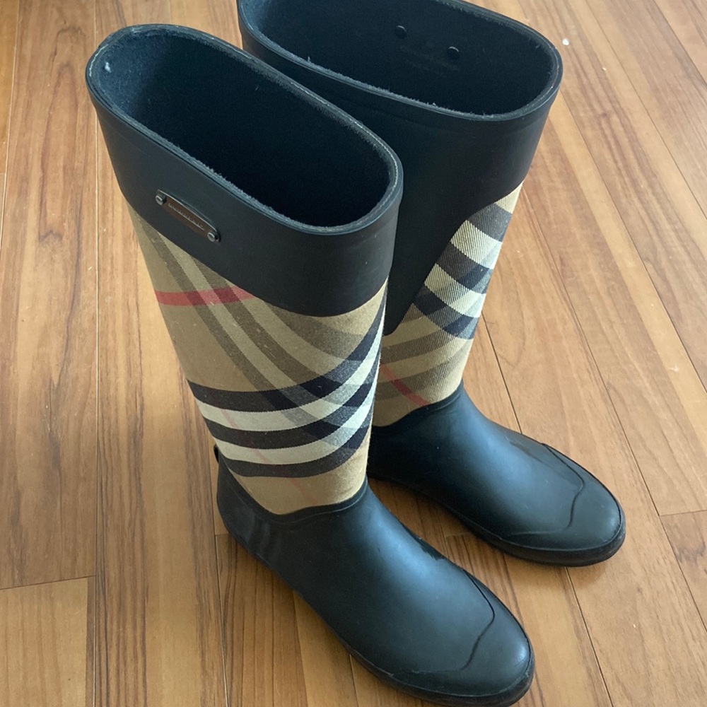 Burberry rain boots basically new